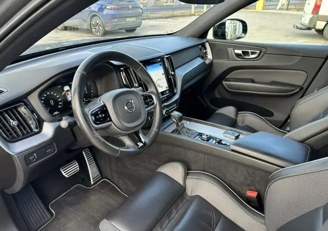 VOLVO XC 60 D4 R-Design