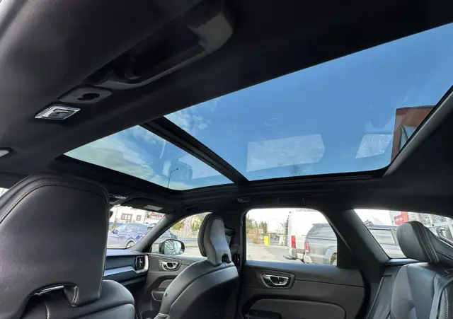 VOLVO XC 60 D4 R-Design