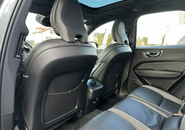 VOLVO XC 60 D4 R-Design
