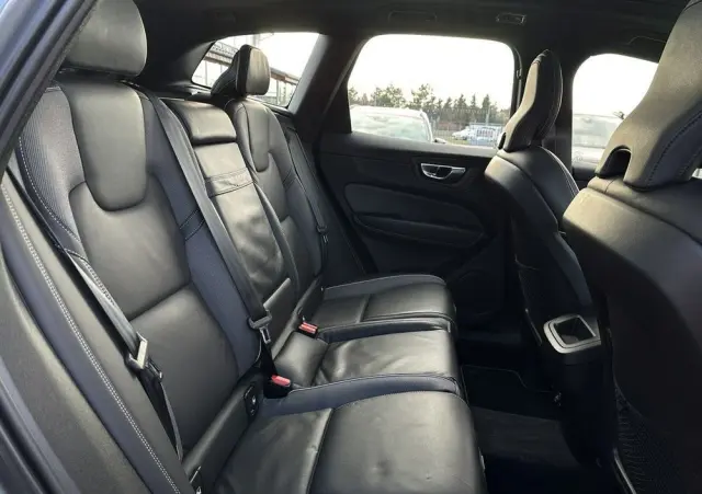 VOLVO XC 60 D4 R-Design