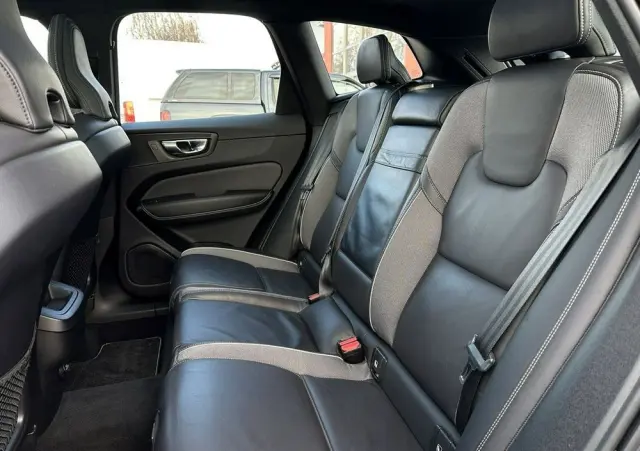 VOLVO XC 60 D4 R-Design