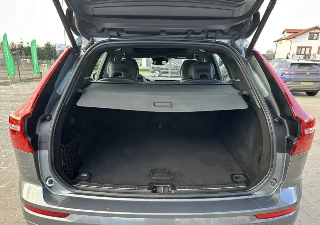 VOLVO XC 60 D4 R-Design