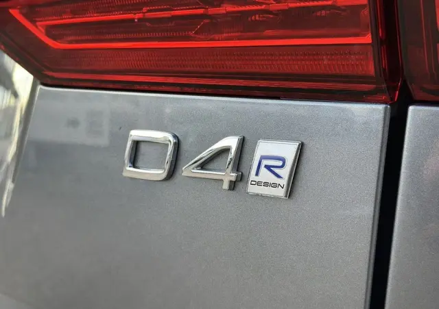 VOLVO XC 60 D4 R-Design