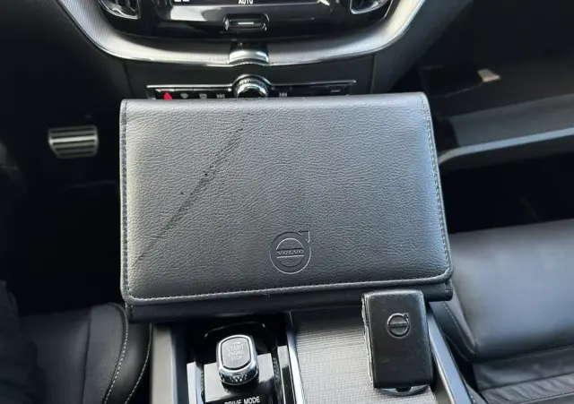 VOLVO XC 60 D4 R-Design
