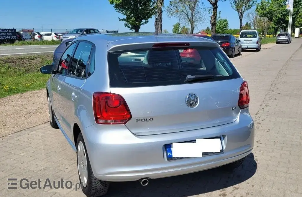 VOLKSWAGEN Polo 