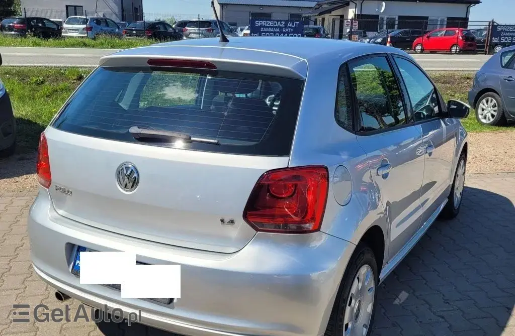 VOLKSWAGEN Polo 