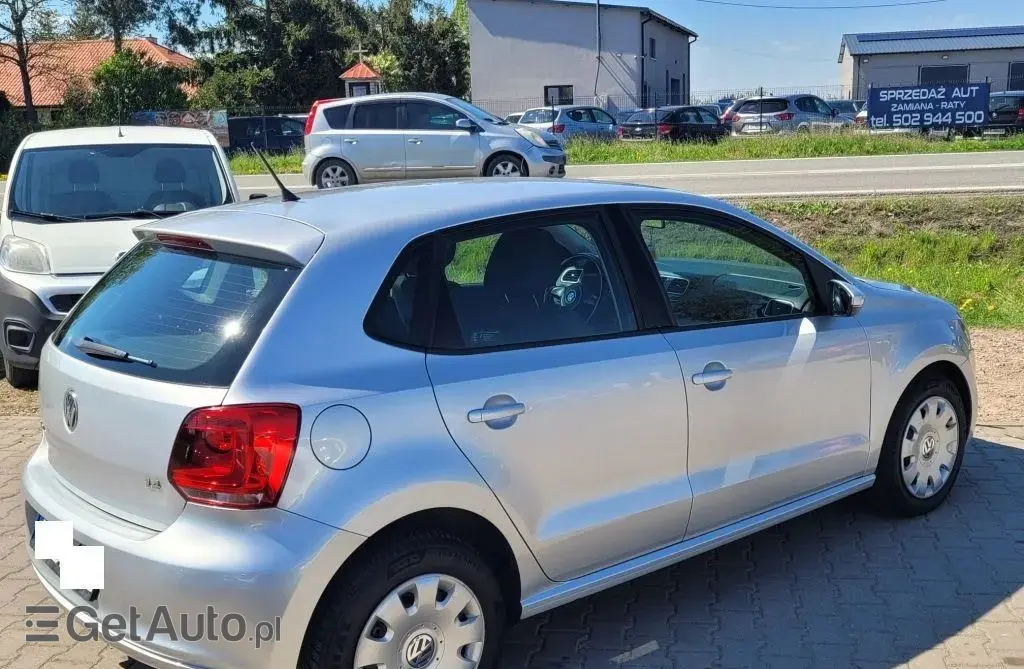 VOLKSWAGEN Polo 