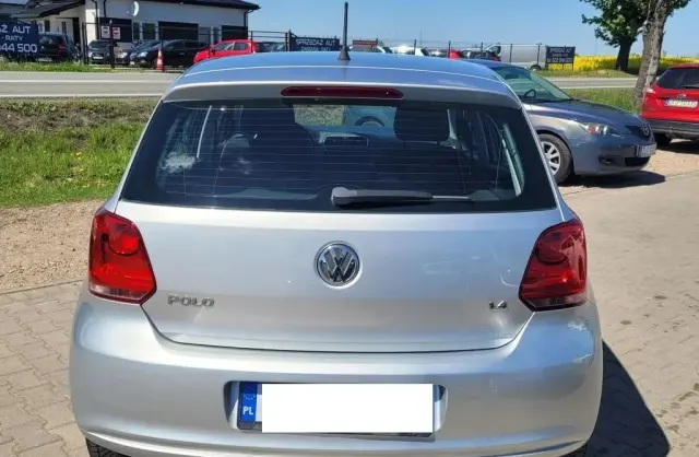 VOLKSWAGEN Polo 