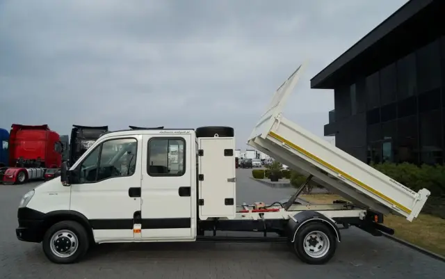 IVECO DAILY 35-130 / WYWROTKA / BRYGADÓWKA - 7 MIEJSC  / BLIŹNIAK / MANUAL / 