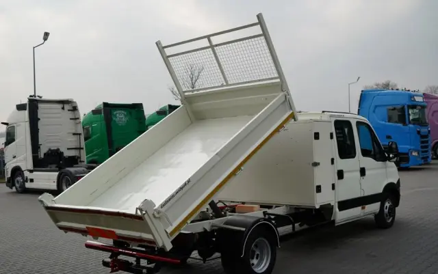 IVECO DAILY 35-130 / WYWROTKA / BRYGADÓWKA - 7 MIEJSC  / BLIŹNIAK / MANUAL / 