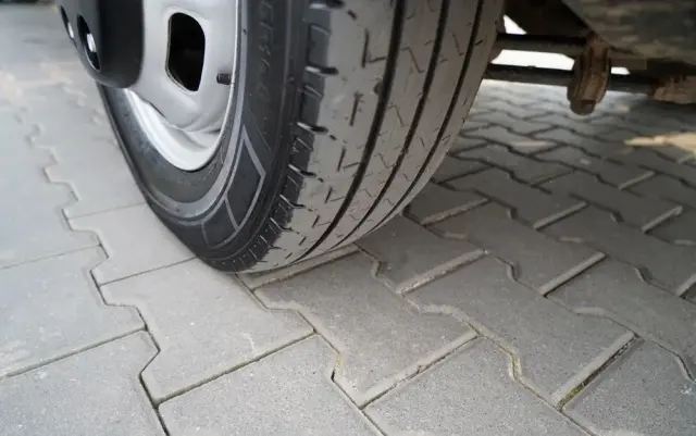 IVECO DAILY 35-130 / WYWROTKA / BRYGADÓWKA - 7 MIEJSC  / BLIŹNIAK / MANUAL / 