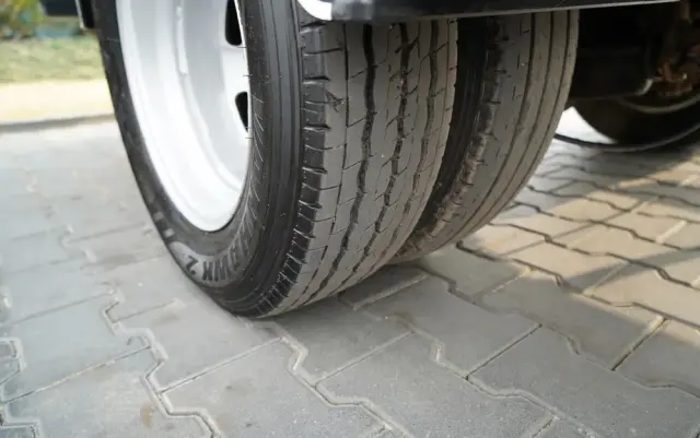 IVECO DAILY 35-130 / WYWROTKA / BRYGADÓWKA - 7 MIEJSC  / BLIŹNIAK / MANUAL / 