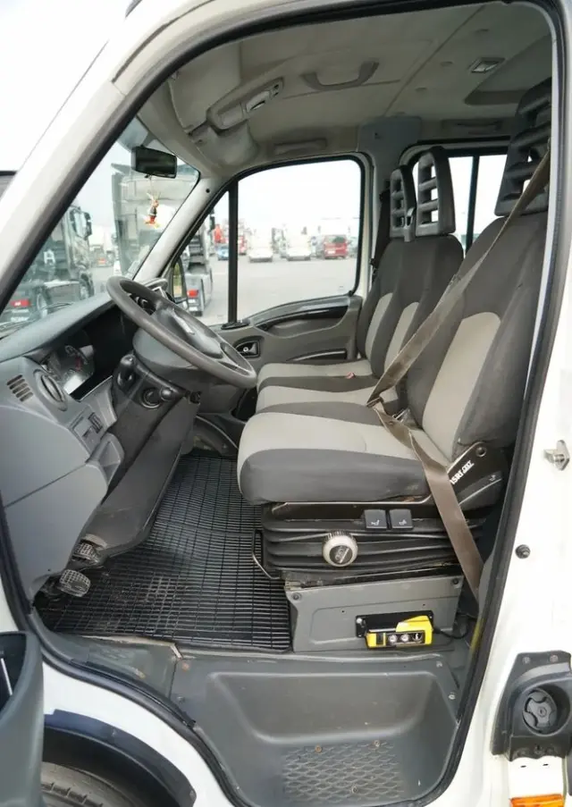 IVECO DAILY 35-130 / WYWROTKA / BRYGADÓWKA - 7 MIEJSC  / BLIŹNIAK / MANUAL / 