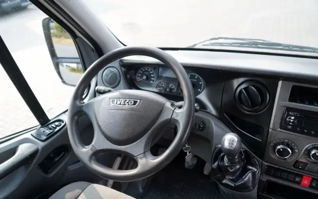 IVECO DAILY 35-130 / WYWROTKA / BRYGADÓWKA - 7 MIEJSC  / BLIŹNIAK / MANUAL / 