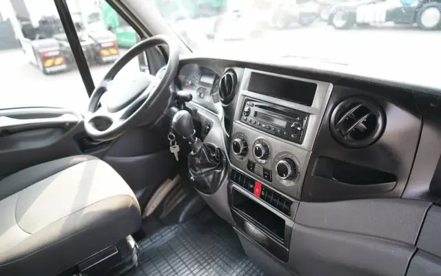 IVECO DAILY 35-130 / WYWROTKA / BRYGADÓWKA - 7 MIEJSC  / BLIŹNIAK / MANUAL / 