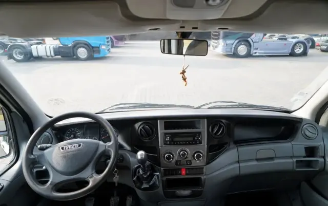 IVECO DAILY 35-130 / WYWROTKA / BRYGADÓWKA - 7 MIEJSC  / BLIŹNIAK / MANUAL / 