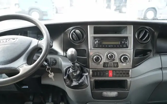 IVECO DAILY 35-130 / WYWROTKA / BRYGADÓWKA - 7 MIEJSC  / BLIŹNIAK / MANUAL / 