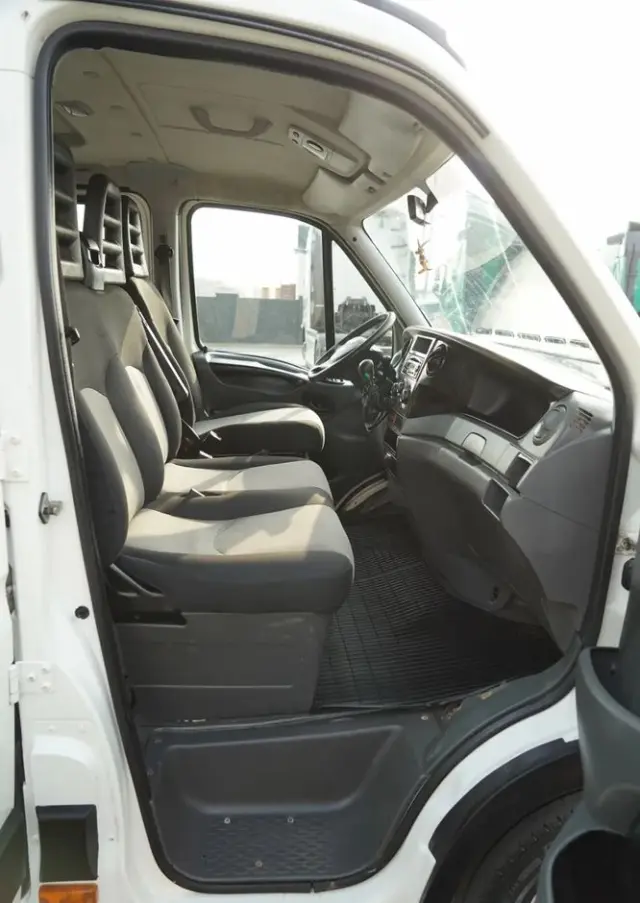 IVECO DAILY 35-130 / WYWROTKA / BRYGADÓWKA - 7 MIEJSC  / BLIŹNIAK / MANUAL / 