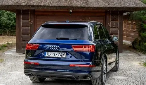 AUDI Q7 