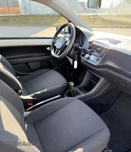 VOLKSWAGEN Up! 
