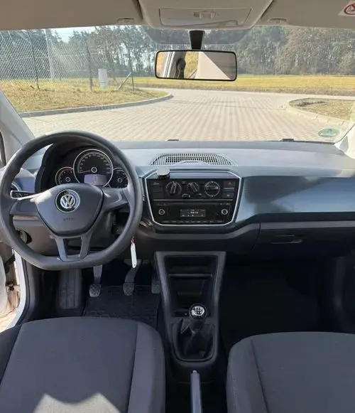 VOLKSWAGEN Up! 