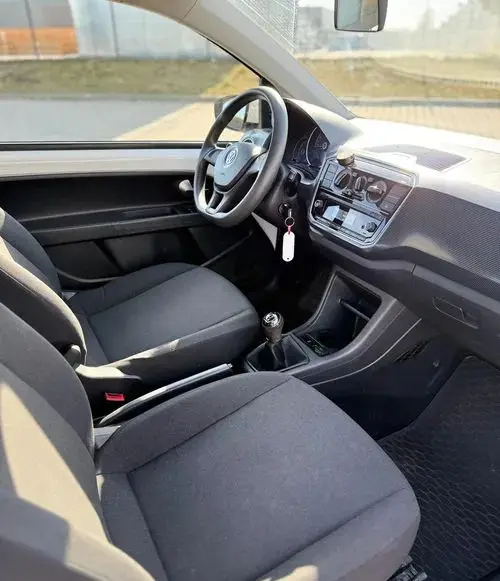 VOLKSWAGEN Up! 