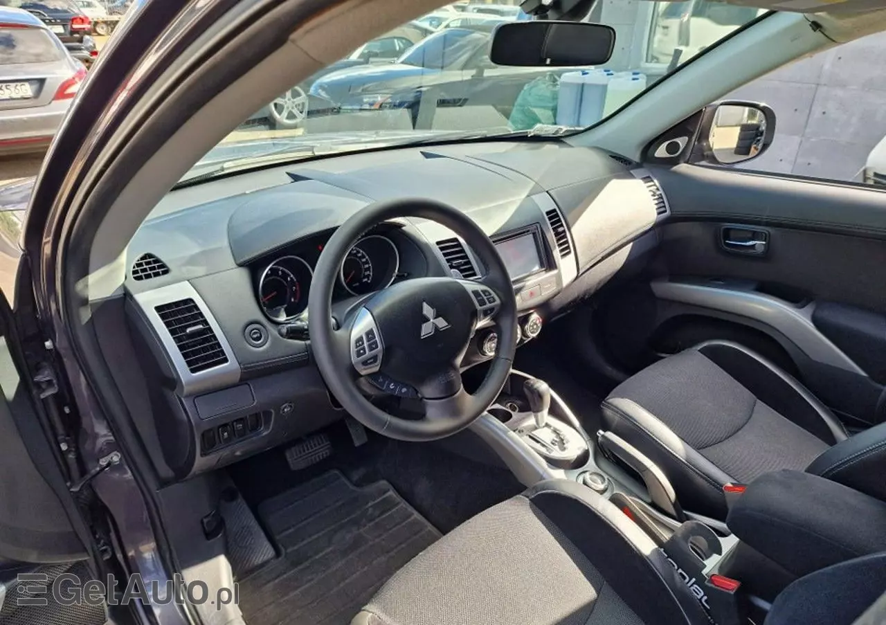 MITSUBISHI Outlander 2.4 Instyle NAVI EU5 CVT