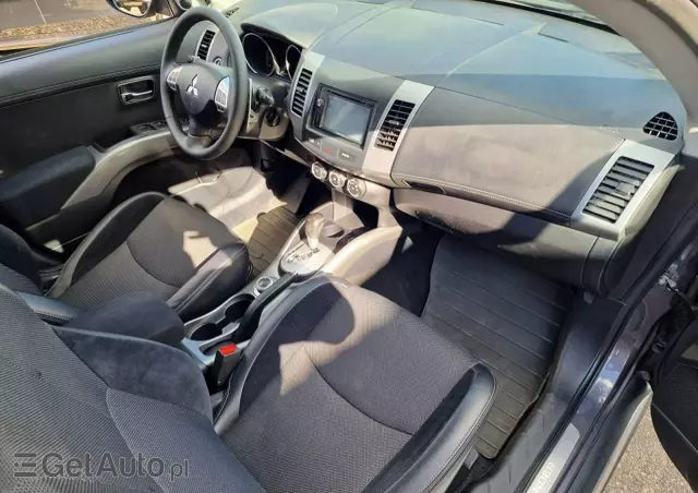 MITSUBISHI Outlander 2.4 Instyle NAVI EU5 CVT
