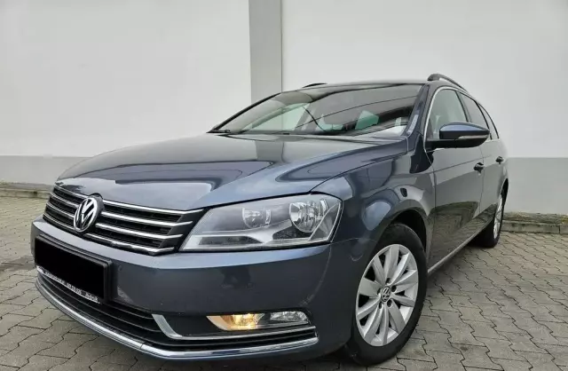 VOLKSWAGEN Passat 