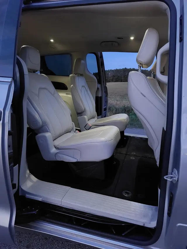 CHRYSLER VOYAGER PACIFICA 