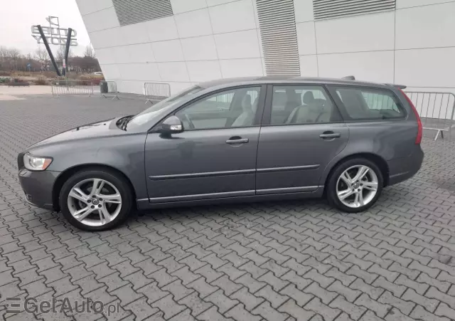 VOLVO V50 D2 Summum