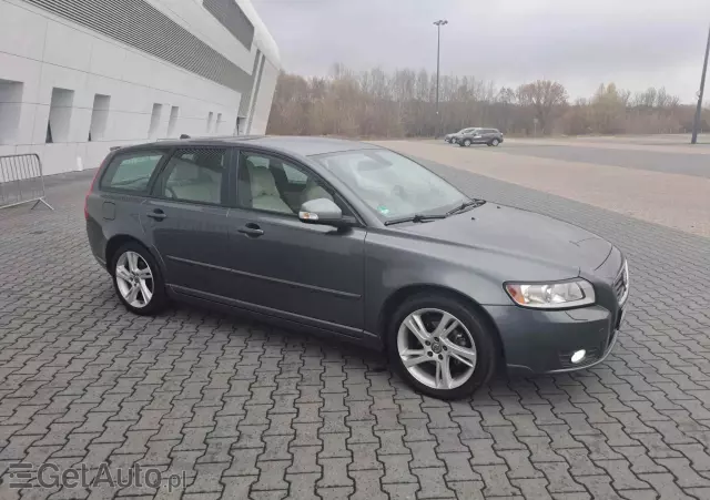 VOLVO V50 D2 Summum