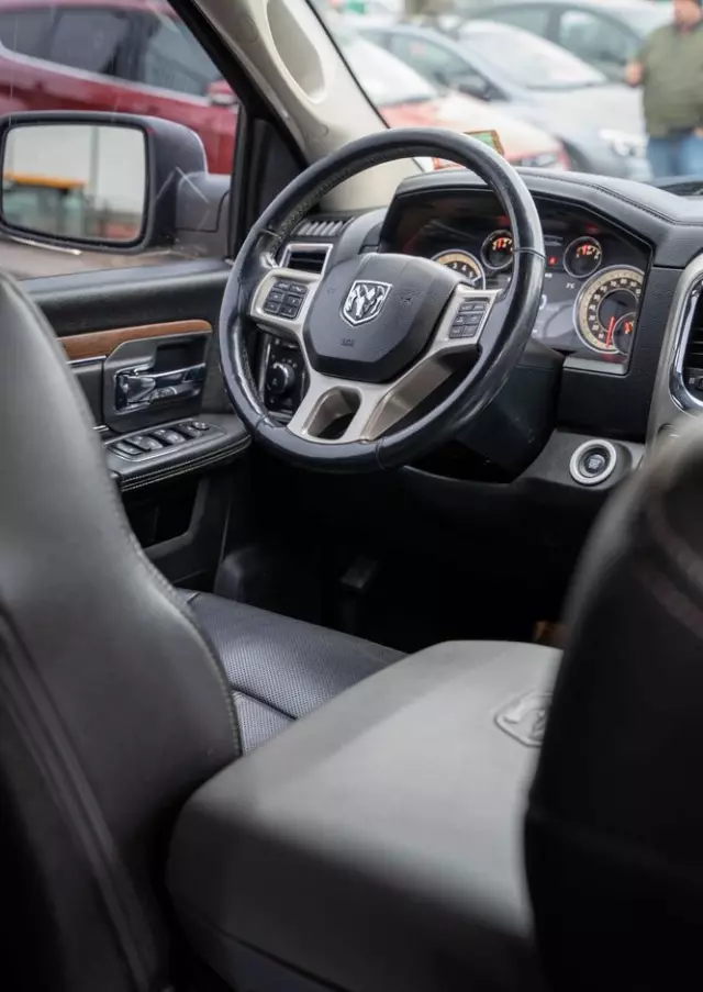 RAM 1500 Crew Cab Laramie