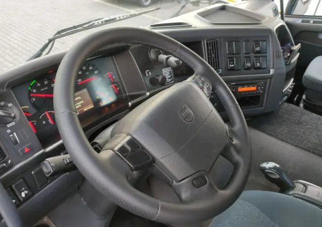 VOLVO FM 410 E5 Bramowiec Hakowiec 6x2 Oś Skrętna / Podnoszona Automat 