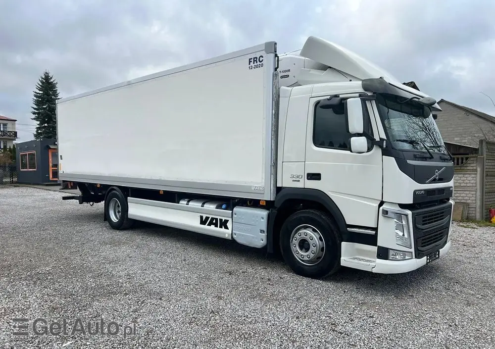 VOLVO FM 330 / Chłodnia / Winda / Euro 6 / 