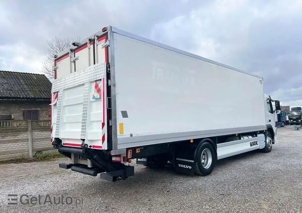 VOLVO FM 330 / Chłodnia / Winda / Euro 6 / 