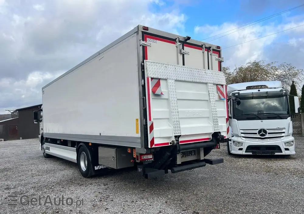 VOLVO FM 330 / Chłodnia / Winda / Euro 6 / 
