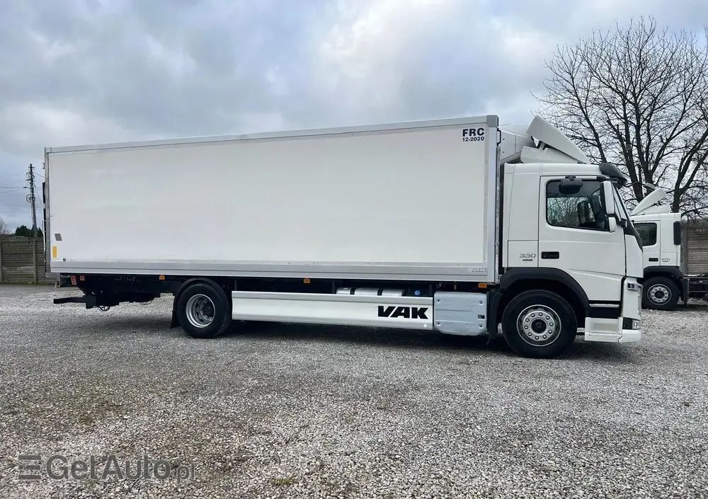 VOLVO FM 330 / Chłodnia / Winda / Euro 6 / 
