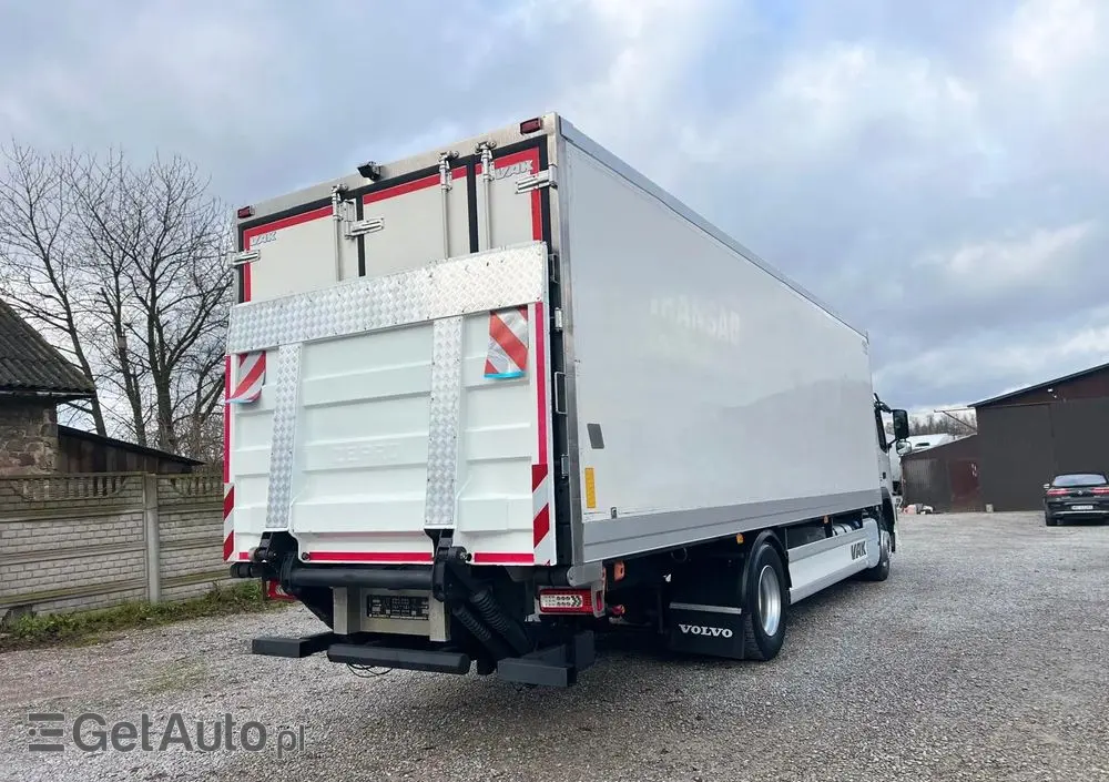 VOLVO FM 330 / Chłodnia / Winda / Euro 6 / 