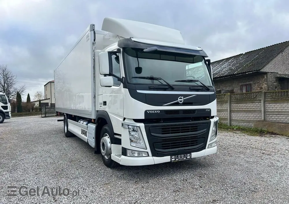 VOLVO FM 330 / Chłodnia / Winda / Euro 6 / 