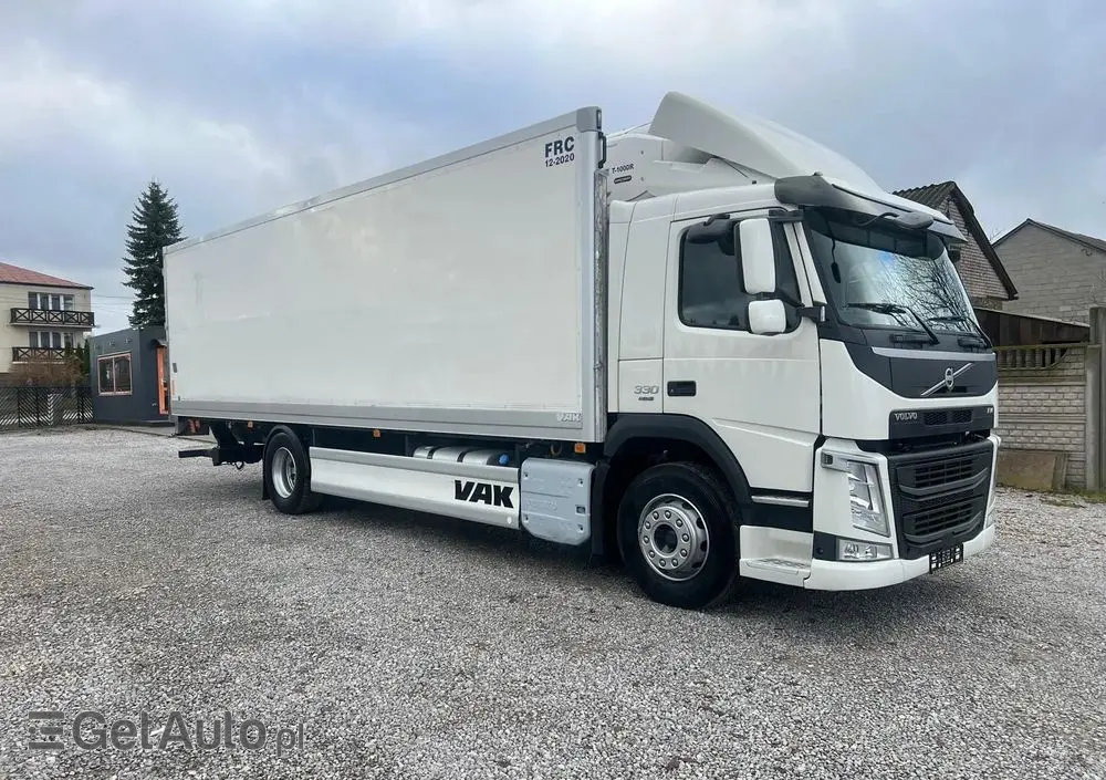 VOLVO FM 330 / Chłodnia / Winda / Euro 6 / 