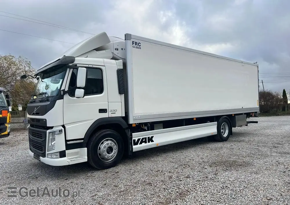 VOLVO FM 330 / Chłodnia / Winda / Euro 6 / 