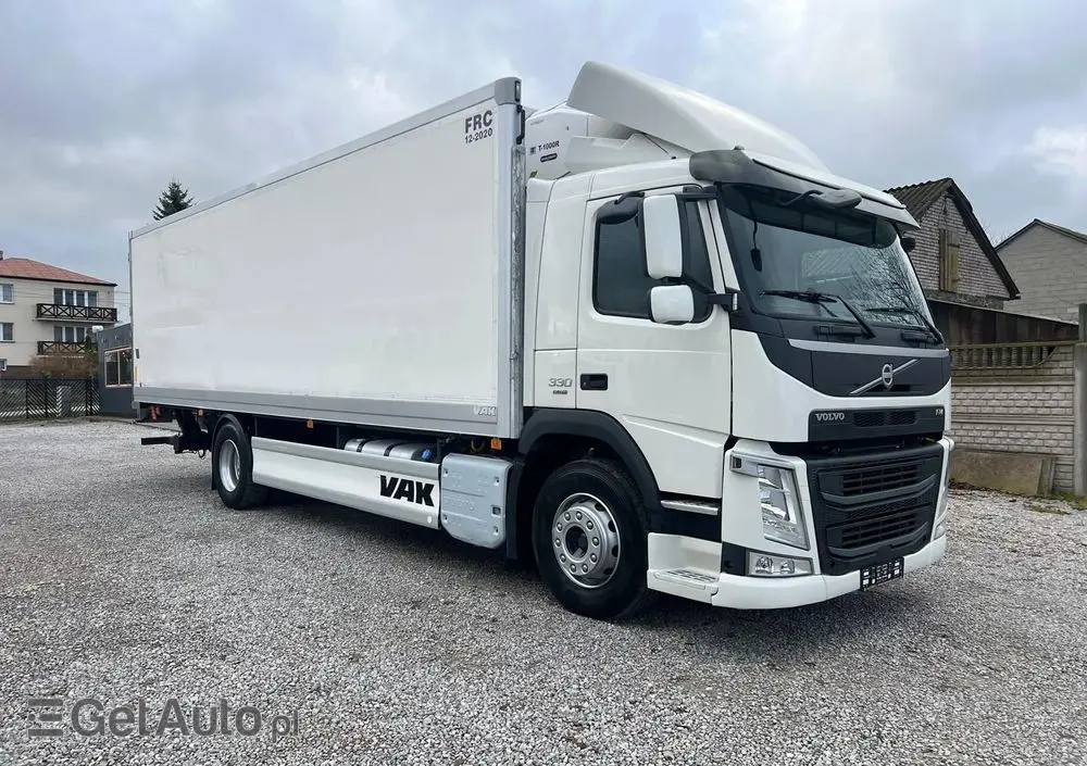 VOLVO FM 330 / Chłodnia / Winda / Euro 6 / 