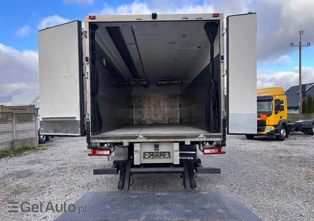 VOLVO FM 330 / Chłodnia / Winda / Euro 6 / 