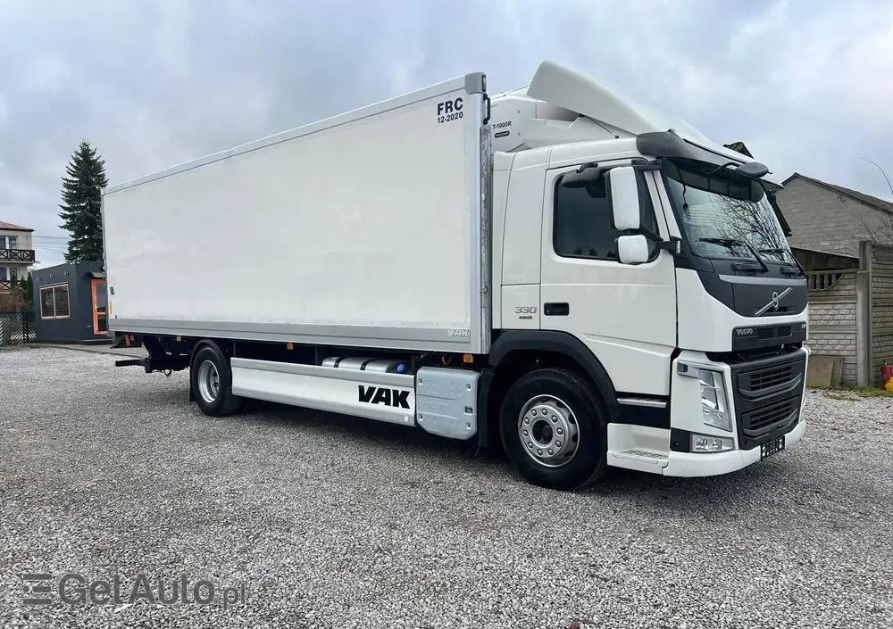 VOLVO FM 330 / Chłodnia / Winda / Euro 6 / 
