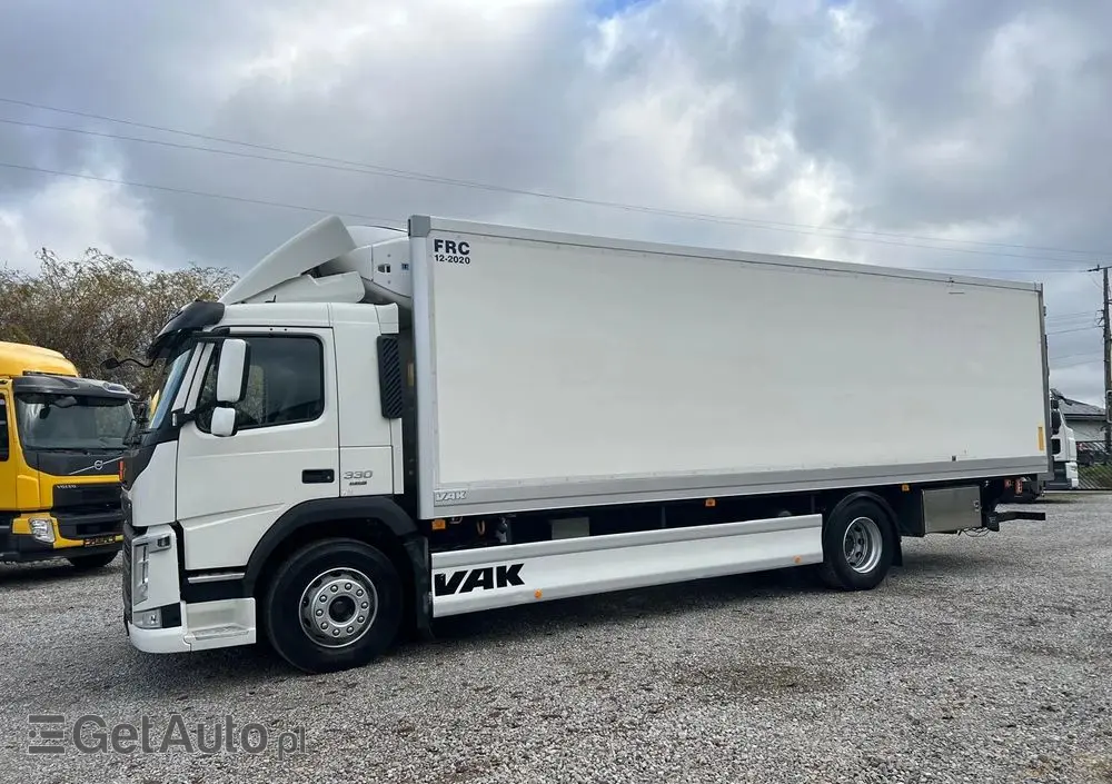 VOLVO FM 330 / Chłodnia / Winda / Euro 6 / 