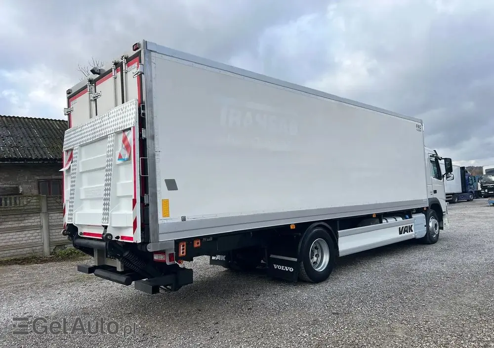 VOLVO FM 330 / Chłodnia / Winda / Euro 6 / 