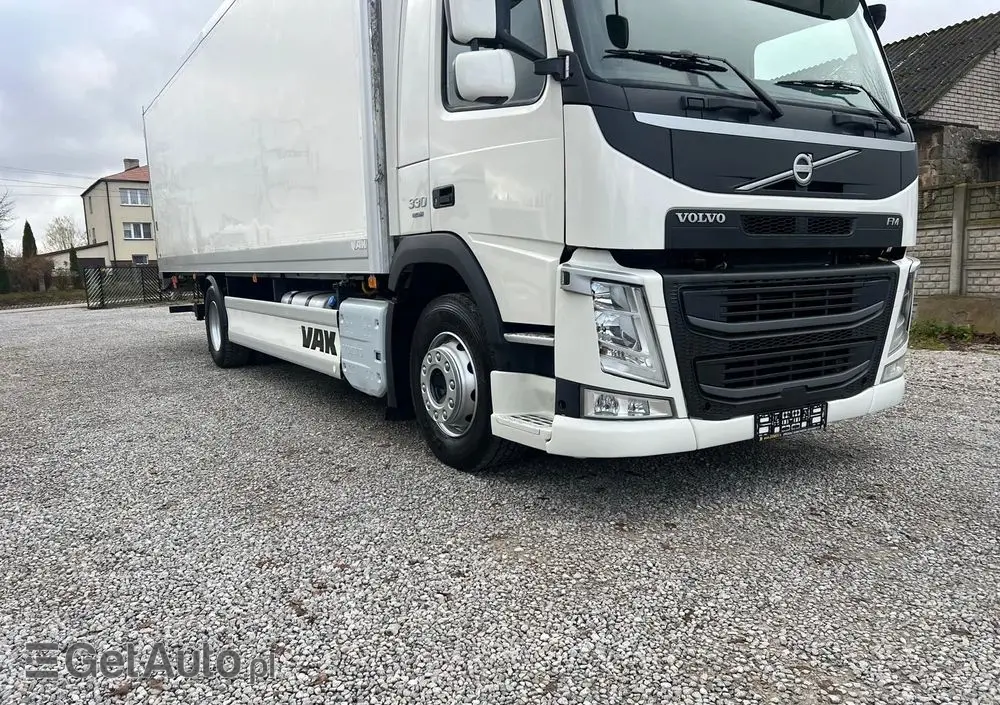 VOLVO FM 330 / Chłodnia / Winda / Euro 6 / 