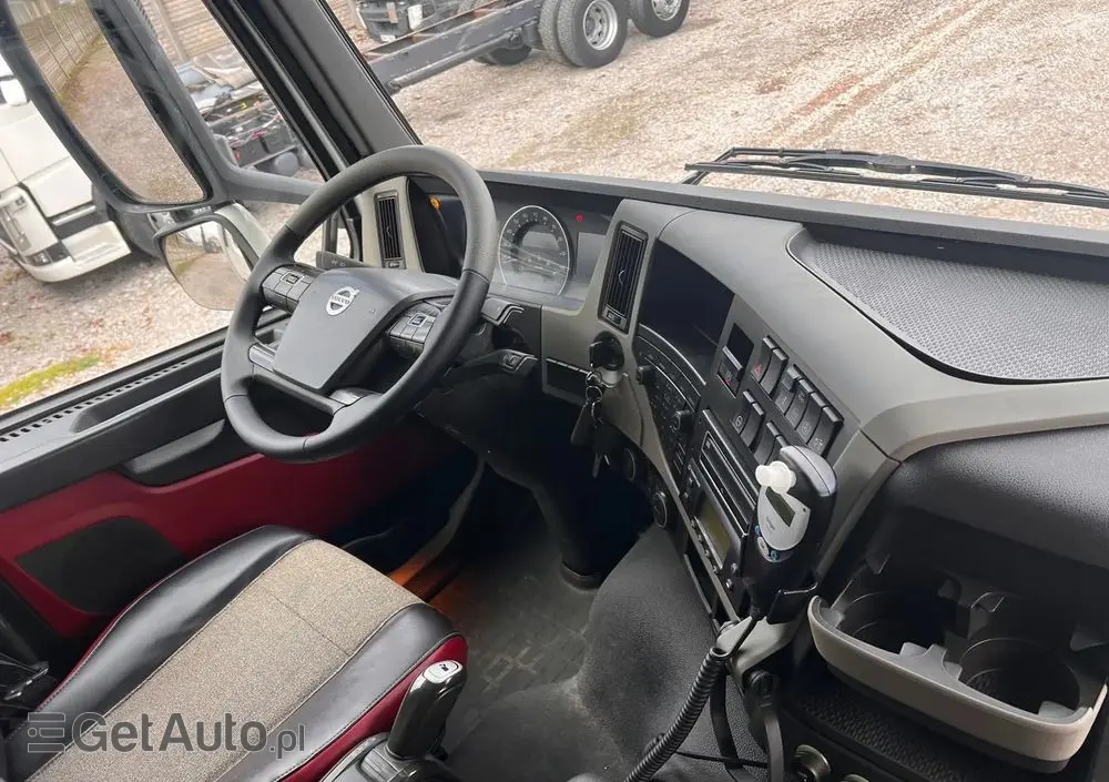 VOLVO FM 330 / Chłodnia / Winda / Euro 6 / 