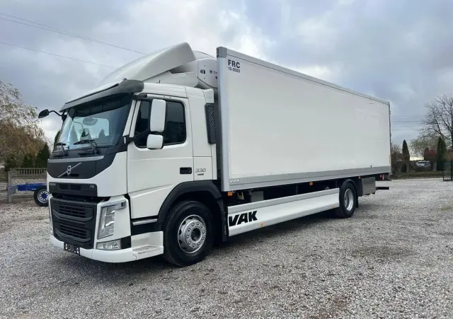 VOLVO FM 330 / Chłodnia / Winda / Euro 6 / 
